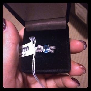 💍 NWT 10K White Gold Swiss Blue Topaz ring
